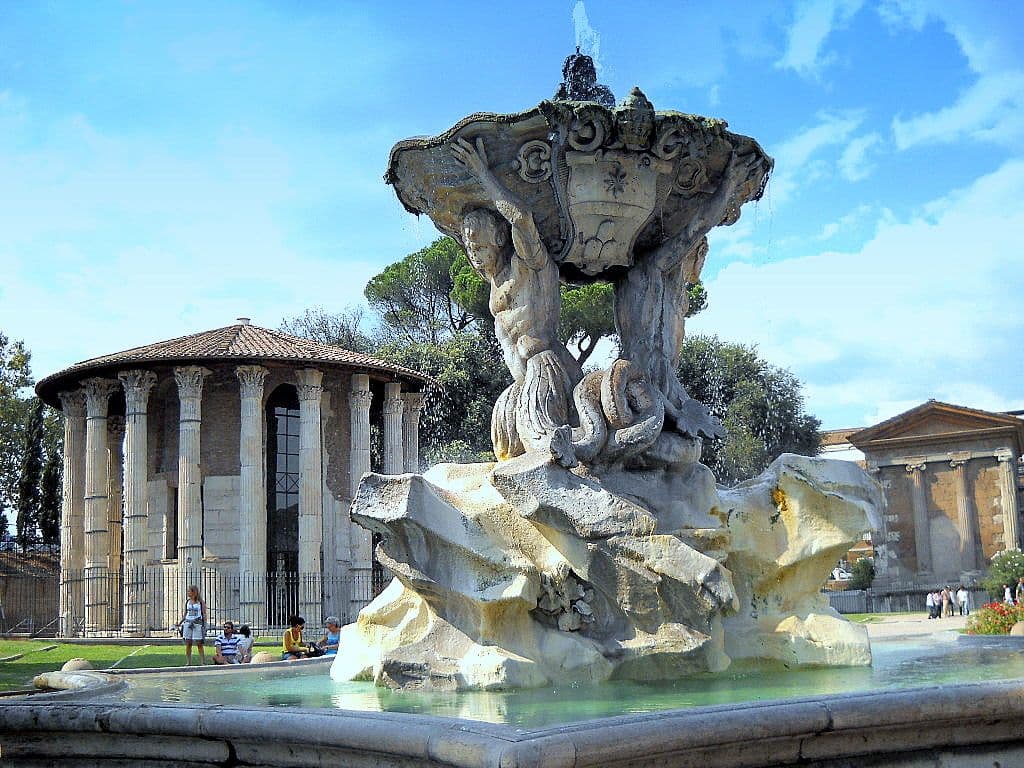 Fontana dei Tritoni in Piazza Bocca della Verità